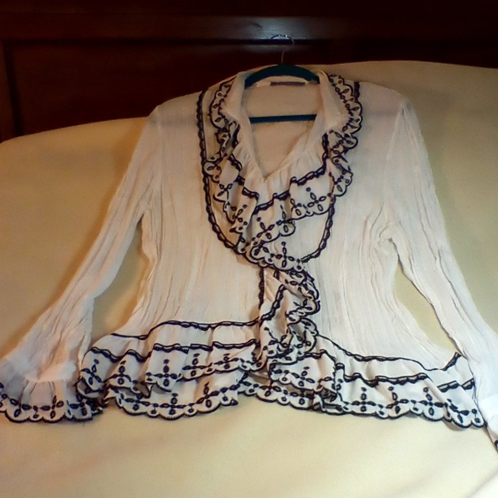 NY collection, ladies XL, black & white blouse never wore it.